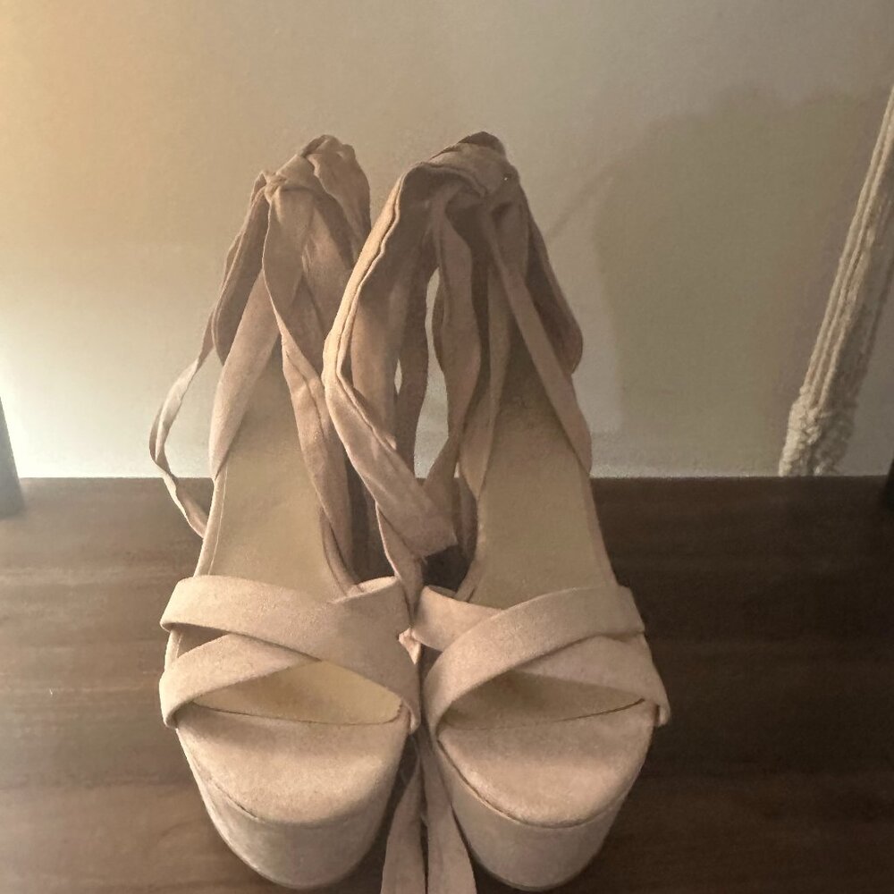 Shoe Dazzle Beige/Rose Soft Wrap Up Wedges Size 9